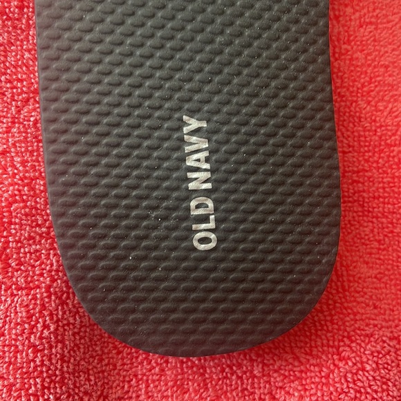 Old navy flip flops black with cross design - Picture 3 of 3